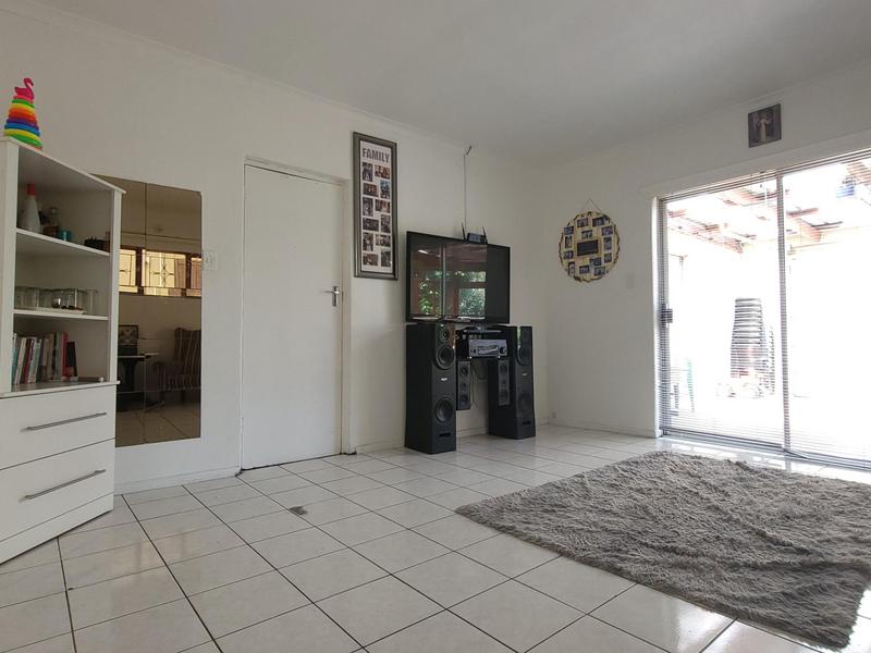 4 Bedroom Property for Sale in Newfields Western Cape